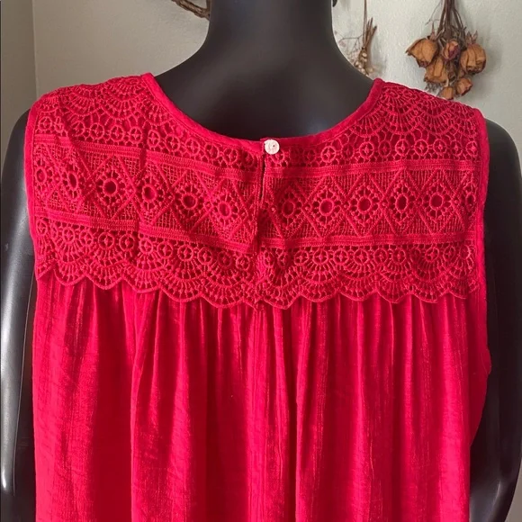 Cato Red Sleeveless Blouse with Lace Detail - Picture 10 of 12